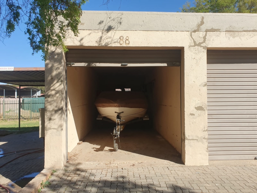 2 Bedroom Property for Sale in Hartebeespoort A H North West